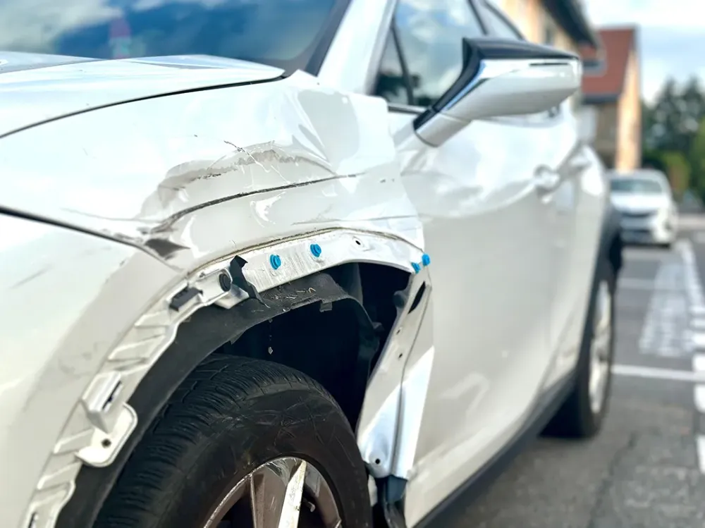 Véhicule accidenté près de Larcay